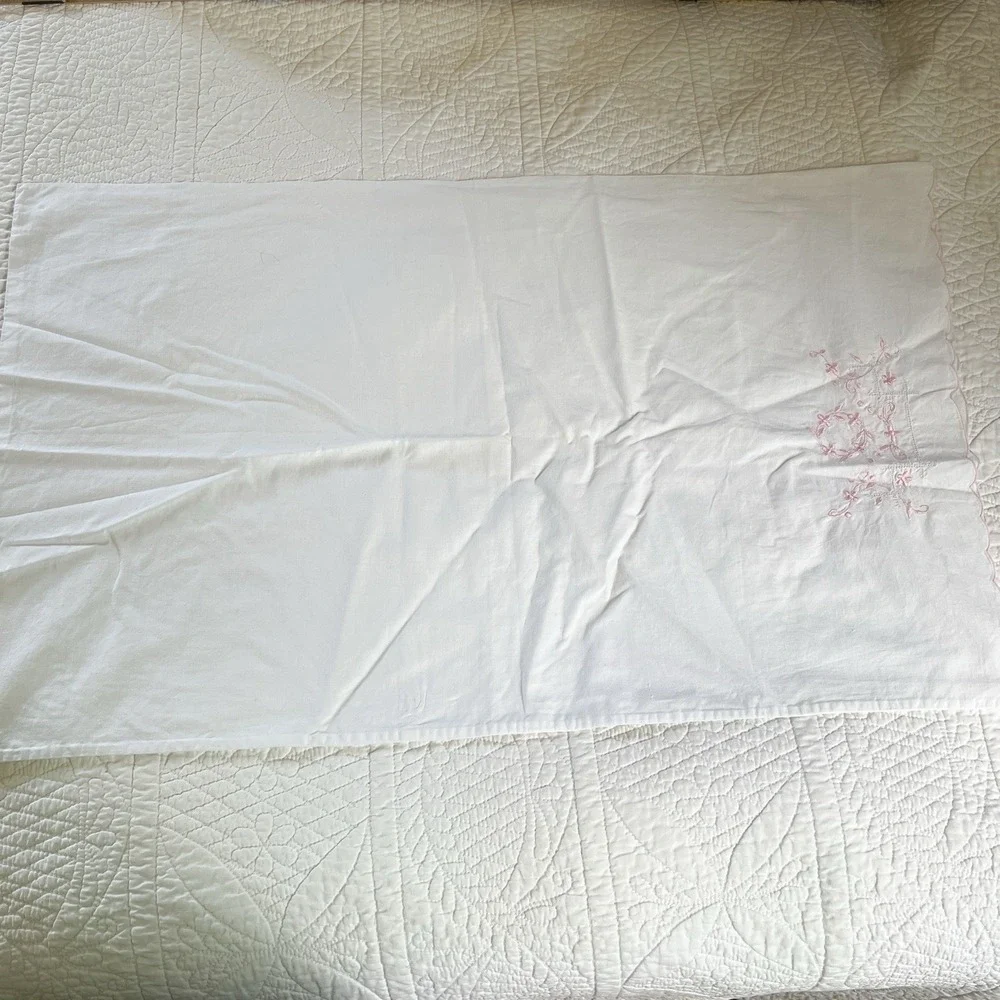 Vintage Hand Embroidered Cotton One Pillowcase Pink Flowers‎ Floral Ring Scroll